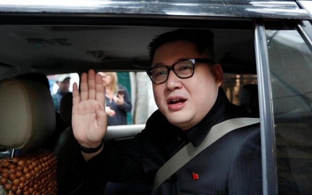 kim-cen-inin-oxsari-da-trampla-goruse-getdi-olkeden-deportasiya-edildi