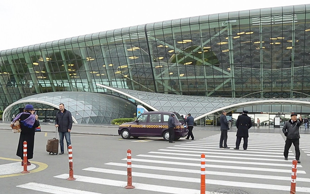 “Mercedes” oğrusu aeroportda saxlanıldı