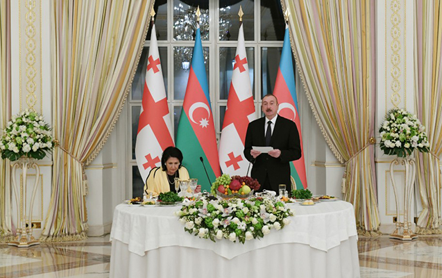 ilham-eliyev-zurabisvilinin-serefine-ziyafet-verdi