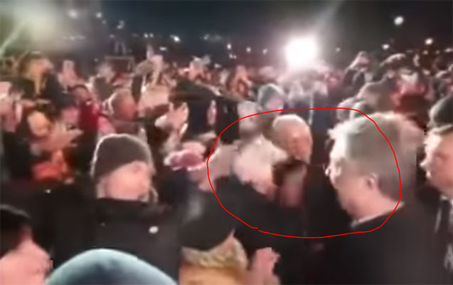 porosenko-ona-sual-veren-qadina-bu-hereketi-etdi-tenqid-olundu