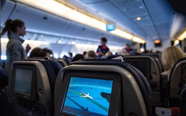 teyyarede-qadin-sernisin-oldu