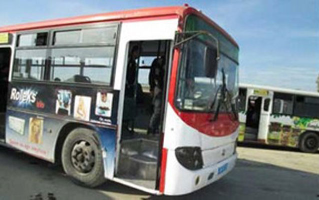 gencede-qadin-avtobusda-yixildi-qabirgalari-sindi