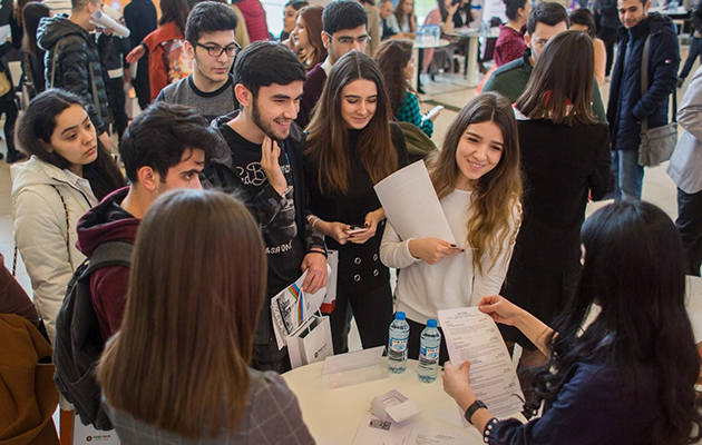 azertelecom-ada-universitetinde-karyera-sergisinde-istirak-edib