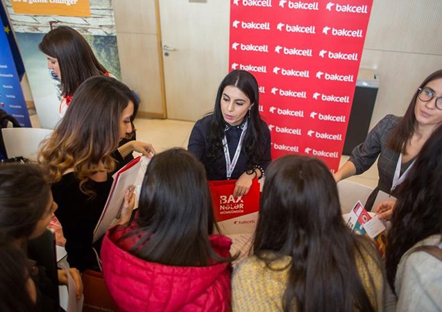 bakcell-ada-universitetinde-kecirilmis-karyera-yarmarkasina-qatilib