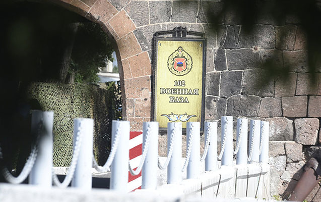 ermenistanda-rusiya-herbcisi-bicaqlandi