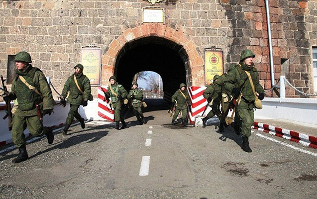rus-herbcisini-bicaqlayan-ermenistan-sakini-tutuldu