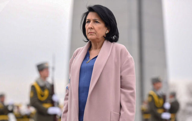gurcustan-prezidenti-yerevanda-soyqirimi-abidesini-ziyaret-etdi