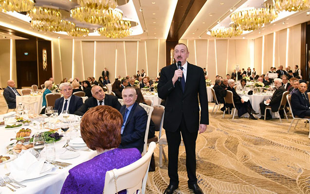 prezident-forum-istirakcilarinin-serefine-verilen-ziyafetde