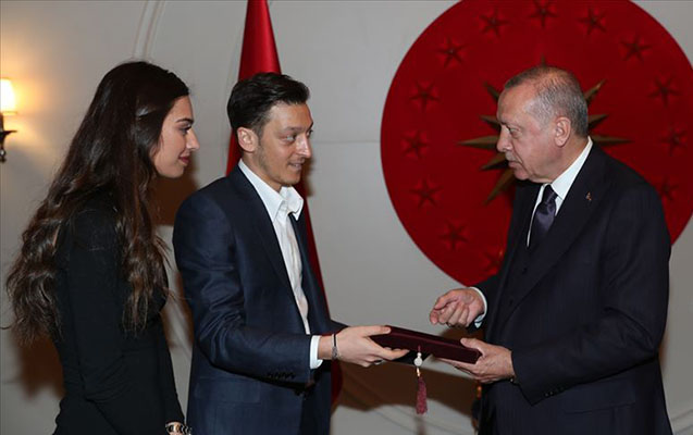 mesut-ve-nisanlisi-erdoganla-gorusdu