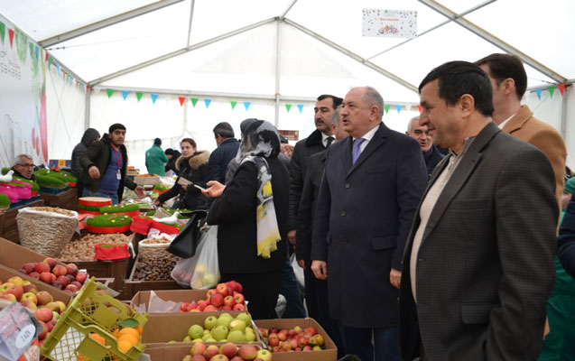 yasamalda-novruz-yarmarkasi-davam-edir