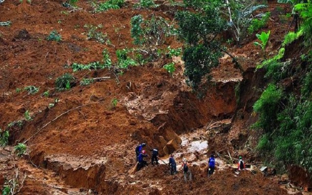 indoneziyada-sel-felaketi-davam-edir