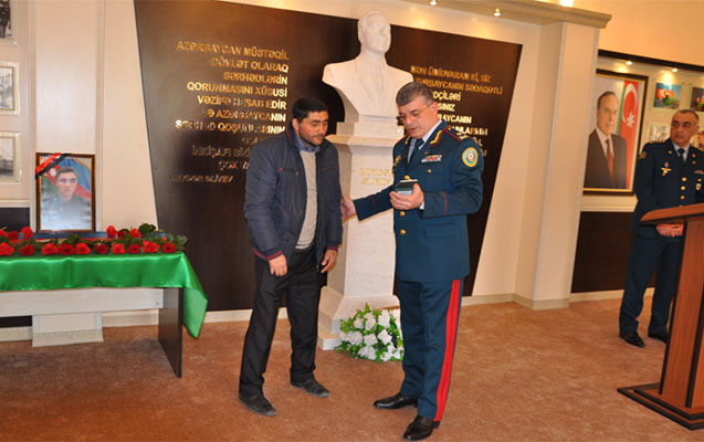 sehid-herbcinin-medali-atasina-verildi
