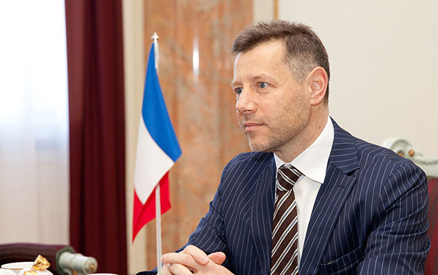 fransali-hemsedr-eliyevle-pasinyanin-gorusunden-danisdi