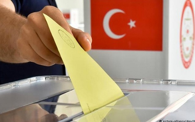 sabah-turkiyede-ehali-sandiq-basina-kececek