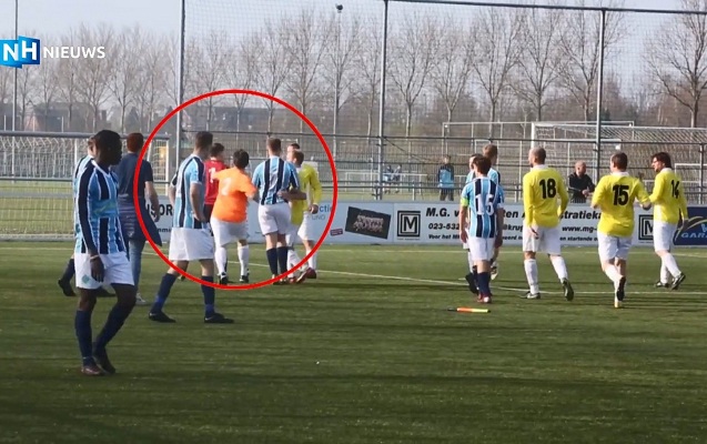 hakim-futbolcunu-yumruqla-yere-serdi