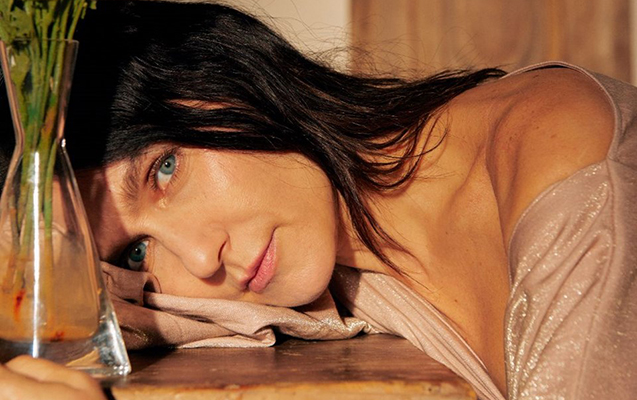 vogue-onlarin-fotosopsuz-sekillerini-yaydi