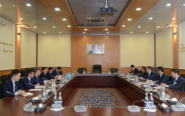 ramin-quluzade-qazaxistanli-nazirle-gorusdu