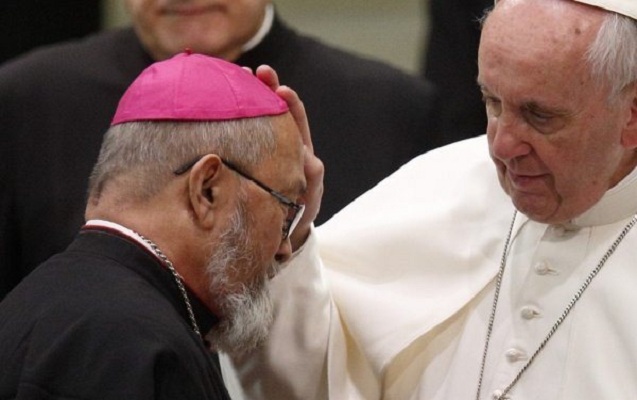 papa-fransisk-pedofil-bas-yepiskopu-isden-cixardi