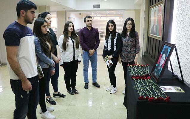 azerbaycan-universiteti-sehid-mezunu-fexreddin-qurbanlini-anib