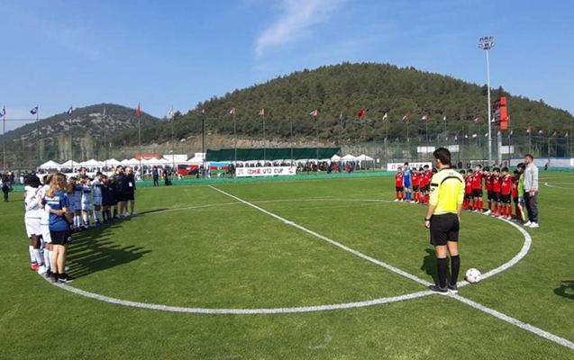 qebele-brugge-oyununda-bir-deqiqelik-sukut