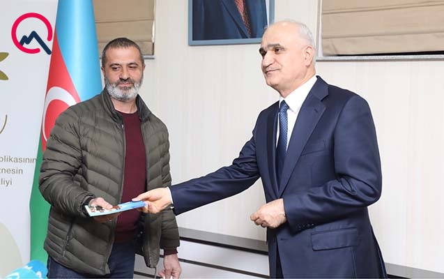 diqlasda-zerercekenlere-bank-kartlari-verildi