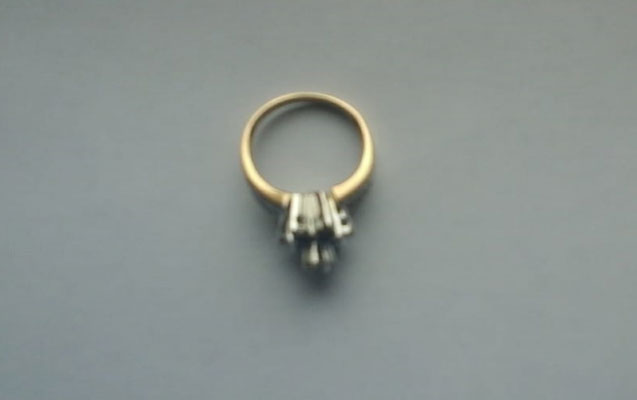 eve-girib-qadinin-uzuyunu-ogurladi