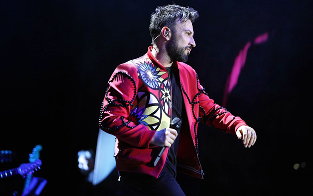 tarkan-sahzade-herri-ile-qonsu-olur