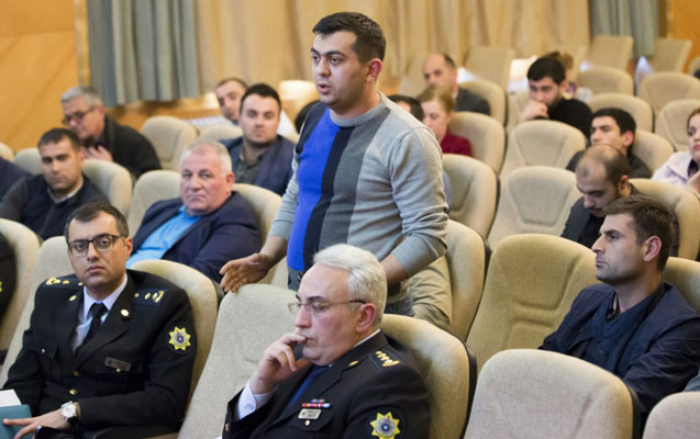 gomruk-komitesinde-sahibkarlarla-gorus-kecirilib