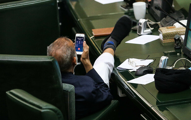 iranli-deputatin-bu-fotosu-tenqid-olundu