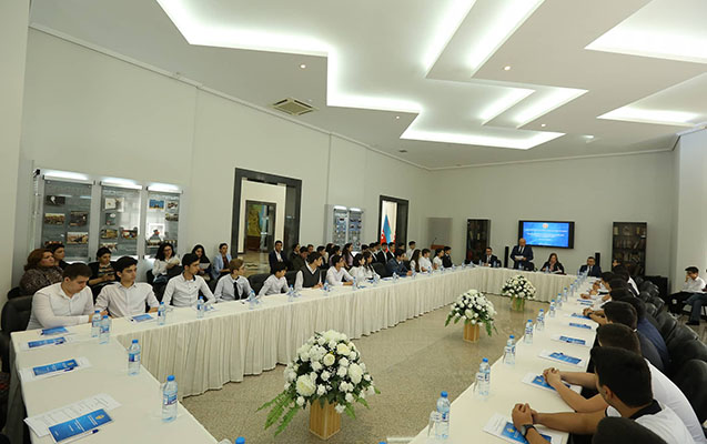 mekteblilere-mavi-balina-tehlukesi-haqda-melumat-verildi