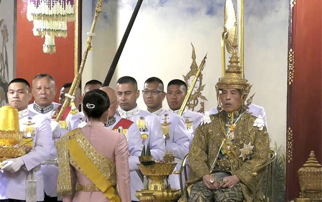 kralin-tacqoyma-merasimi-oldu