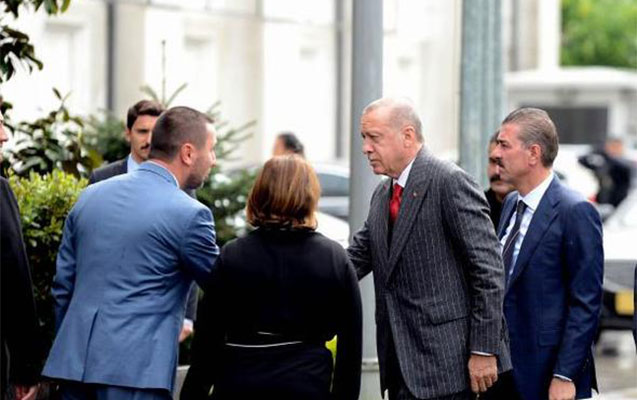 erdogan-akp-nin-istanbuldaki-ofisine-geldi