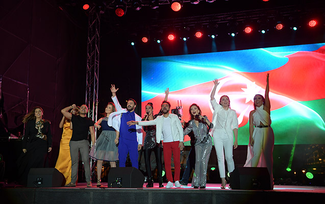 dunenki-izdihamli-konsertden