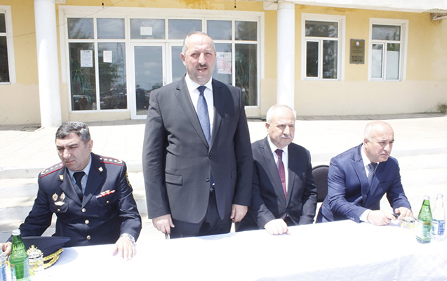 icra-bascisi-komanli-sakinleri-ile-gorusub