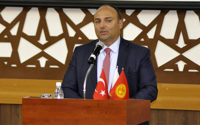 turkiyeli-sefir-feto-cunu-gorub-iftari-yarimciq-terk-etdi