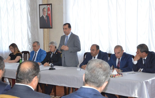 taleh-qarasov-sixekeran-kendinde-qebul-kecirib