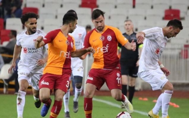 qalatasaray-meglub-oldu