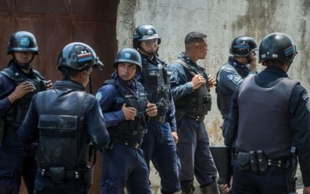 polis-izolyatorunda-ara-qarisdi