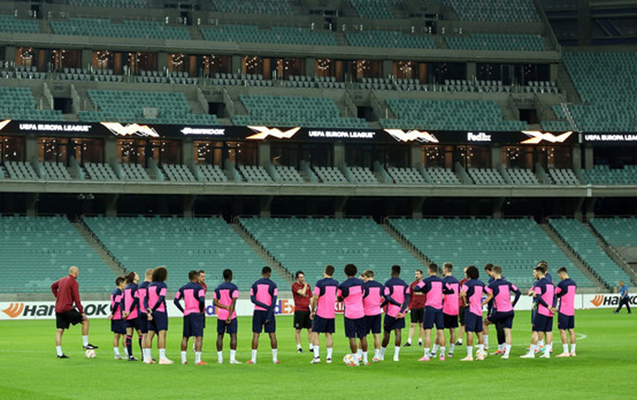 uefa-dan-arsenalin-futbolcularina-qadaga