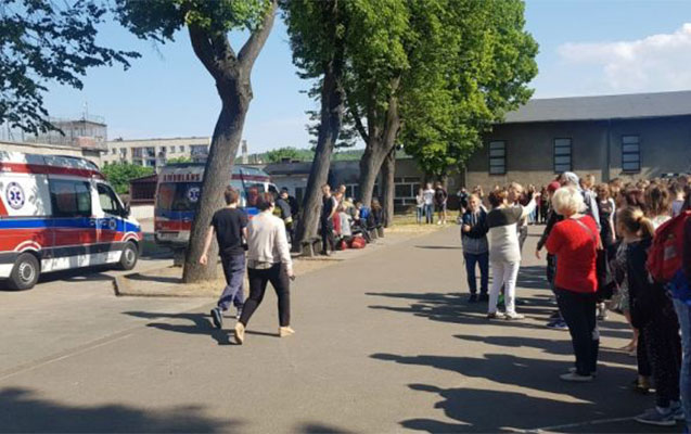 polsada-mektebde-atisma-yaralilar-var