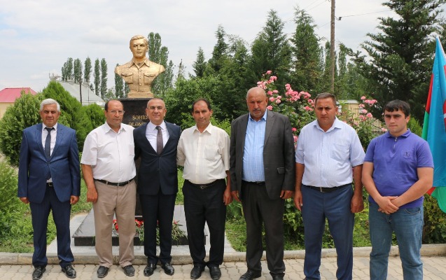 semkirde-sehid-elemdar-elekberovun-bustunun-acilisi-olub
