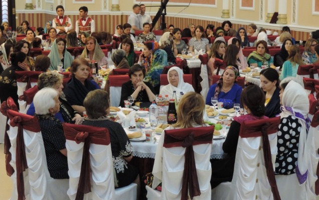 heyder-eliyev-fondu-xacmazda-iftar-sufresi-teskil-edib