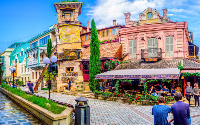 tebietimiz-eyni-metbeximiz-daha-zengin-turistler-niye-gurcustana-gedir