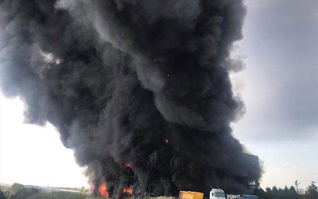turkiyede-fabrik-yandi