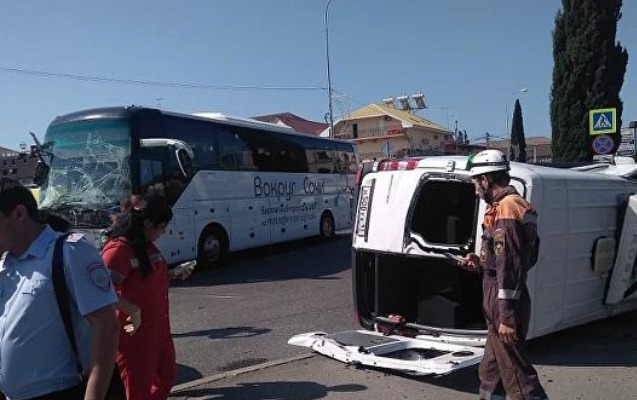 2-avtobus-toqqusdu-23-nefer-xestexanaliq-oldu