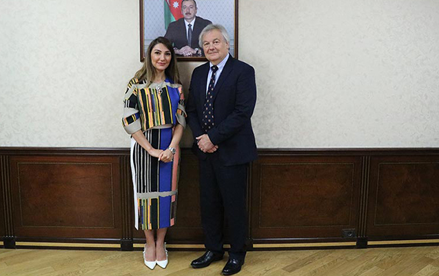 azerbaycan-universitetinde-kafedraya-ingilis-professor-rehberlik-edecek