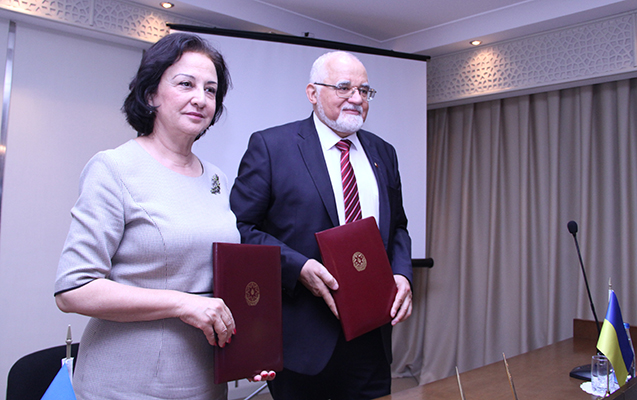 azmiu-ile-kiyev-universiteti-arasinda-memorandum-imzalanib