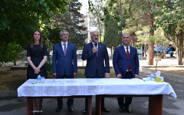 eziz-ezizov-serifzade-kucesinin-sakinleri-ile-gorusub