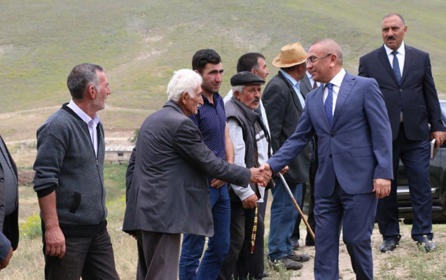 alimpasa-memmedov-ucqar-dag-kendinin-sakinleri-ile-gorusdu