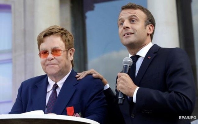 fransa-prezidenti-elton-conu-ordenle-teltif-etdi